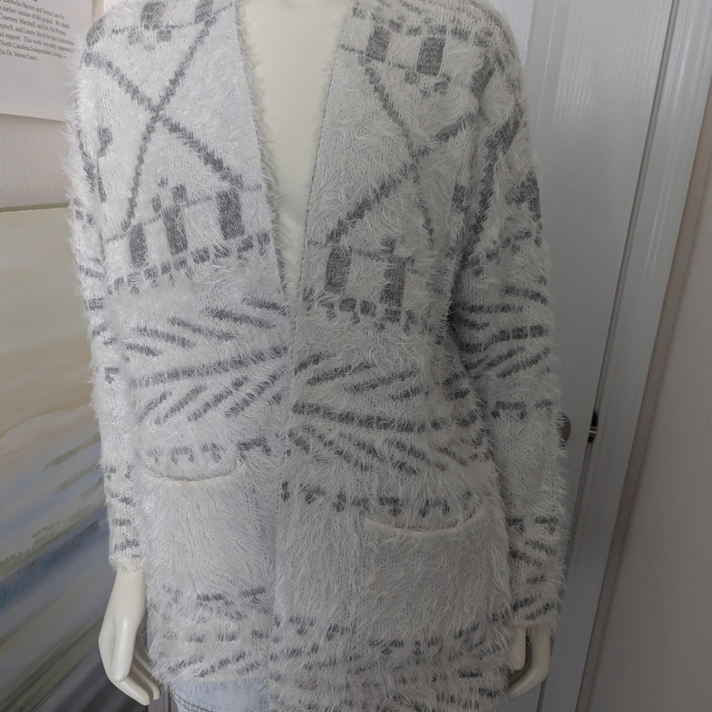Knox Rose Fuzzy Gray Patterned Cardigan
